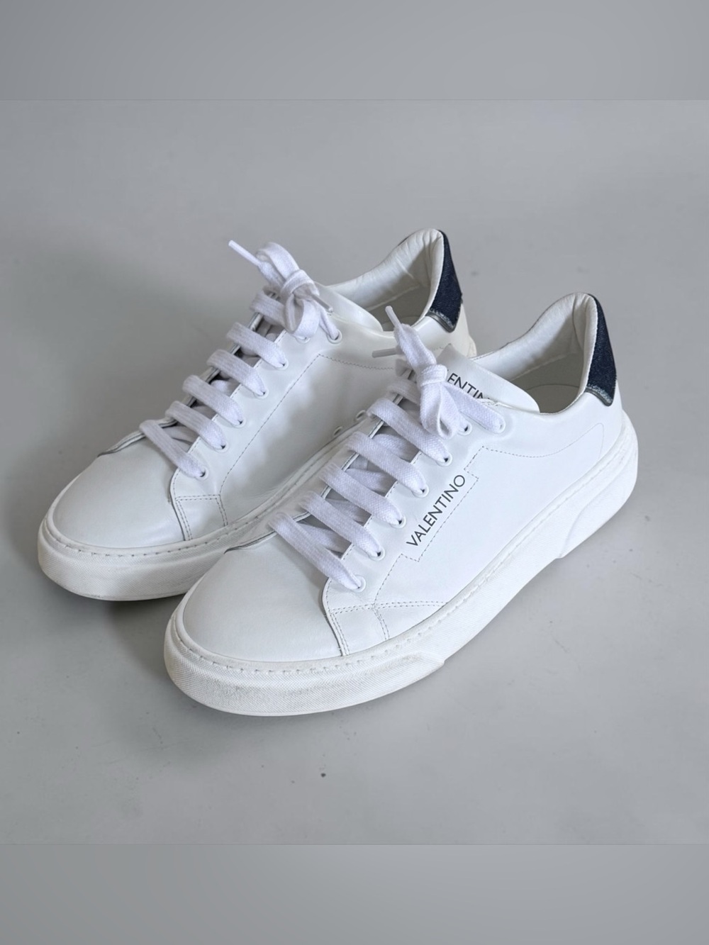 Valentino Garavani Men’s White Leather Low-Top Sneakers with Black Heel Sz 11 44 - Picture 3 of 15